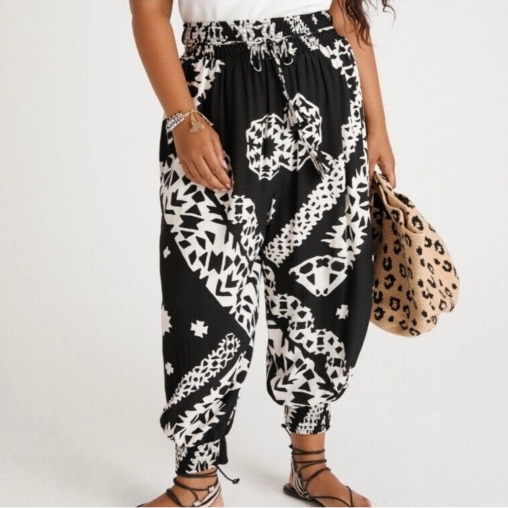 New Anthropologie Black and White joggers